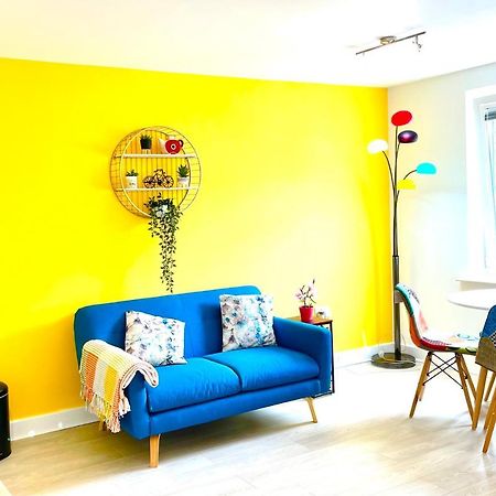 Modern Townhouse, Sleeps 4 With Parking Lejlighed Wakefield Eksteriør billede