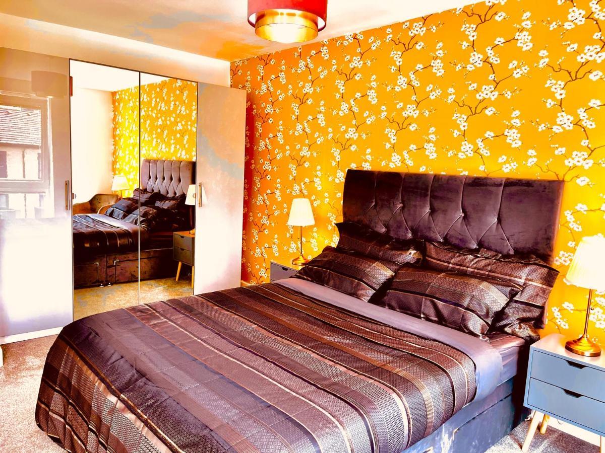Modern Townhouse, Sleeps 4 With Parking Lejlighed Wakefield Eksteriør billede