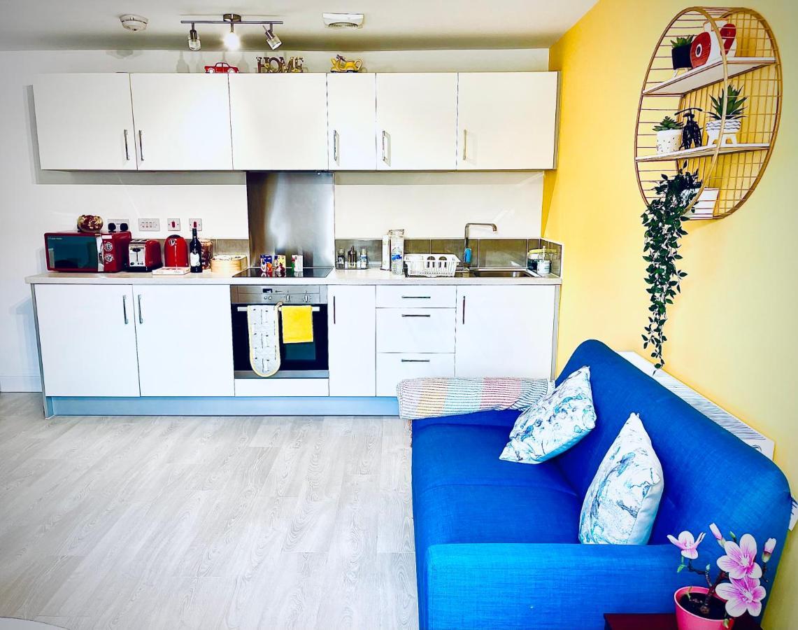 Modern Townhouse, Sleeps 4 With Parking Lejlighed Wakefield Eksteriør billede