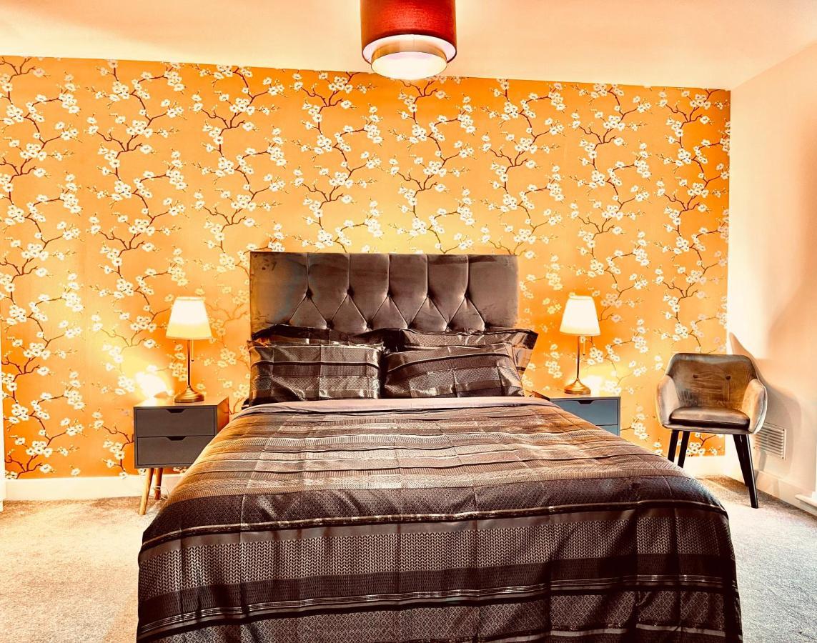 Modern Townhouse, Sleeps 4 With Parking Lejlighed Wakefield Eksteriør billede